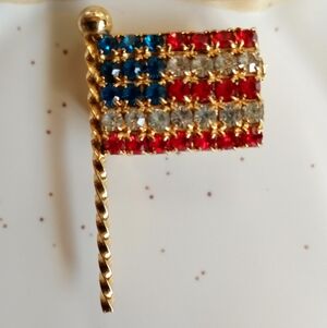 Celebrat 250th Year USA With This Gold Tone American Flag Brooch w/Rhinestones